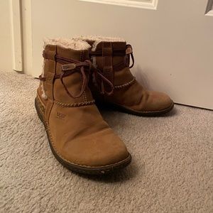 Women’s UGG Caspia Lace Boots, Brown Size 8